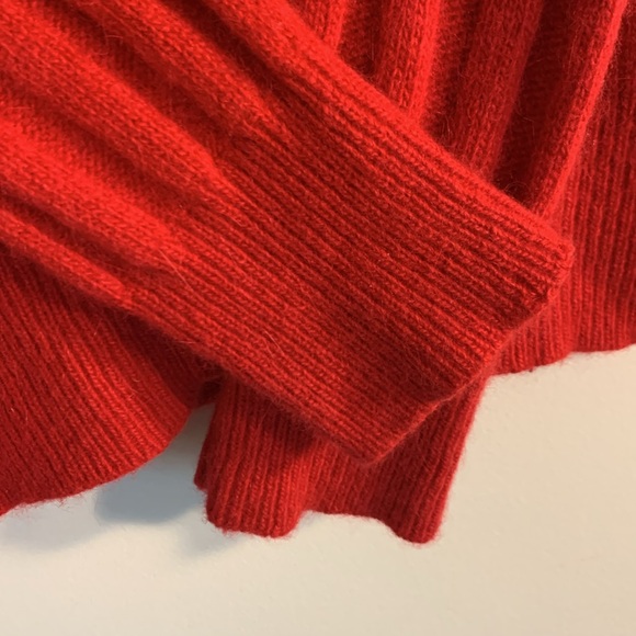 Wool Christmas Red cable knit vintage sweater EUC so SOFT and cozy - Picture 6 of 7